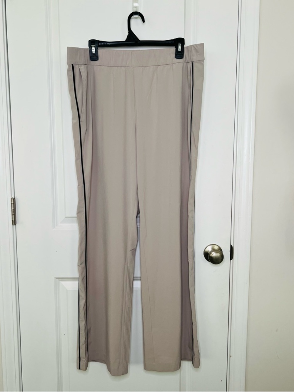 J Jill Fit Track Pants Womens Sz Large Tan Athletic Outdoor Side Stripes Casual